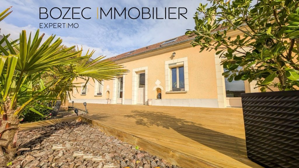 Longère entièrement rénovée de 160m4 avec 4 chambres située à Pontvallain (72), par Bozec Immobilier, mandataires immobilier en Sarthe